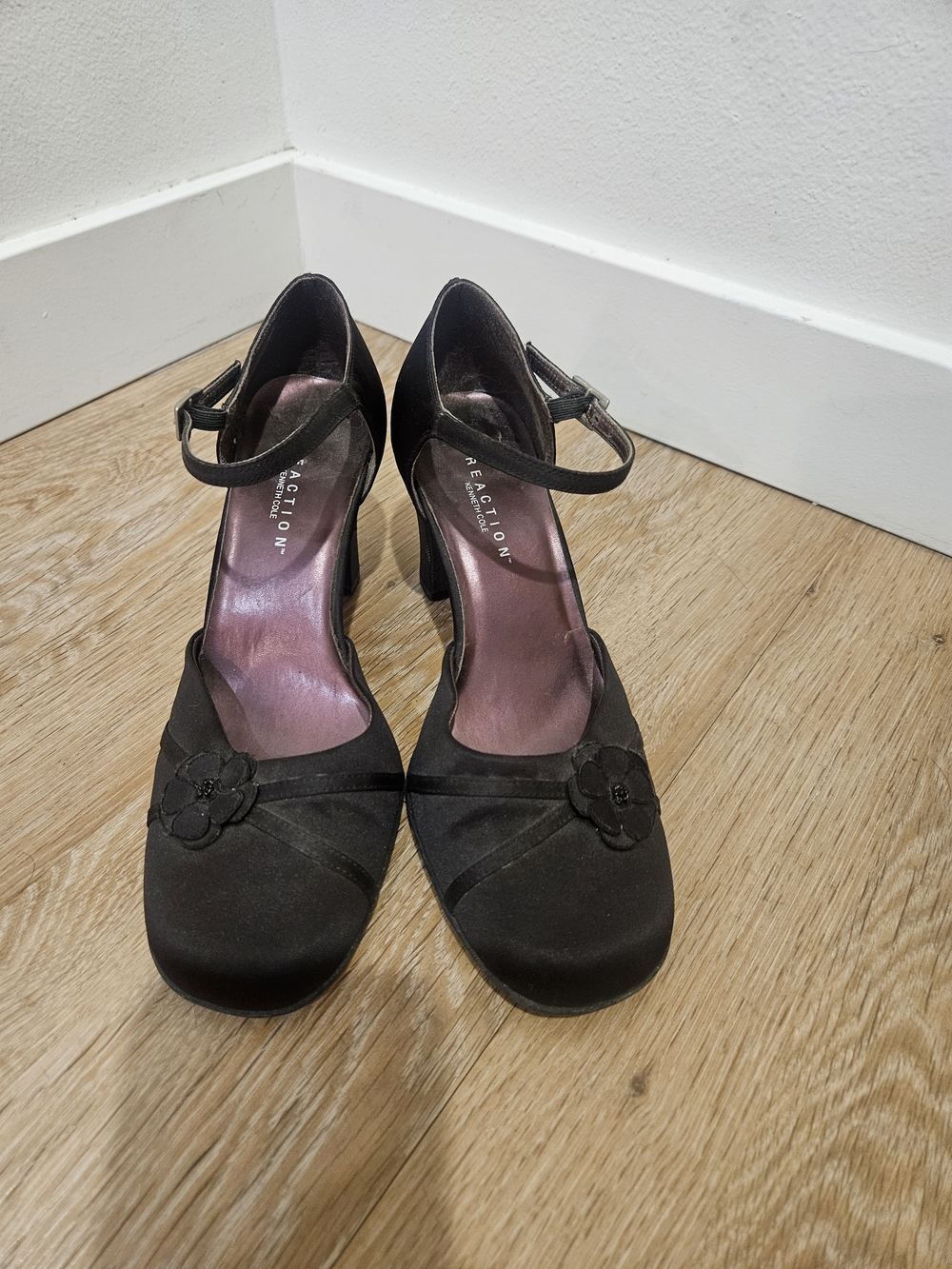 Kenneth Cole Reaction Black Ankle-Strap Floral Dress Pumps
